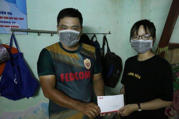 Chung tay hỗ trợ trẻ mồ côi: 'Xót xa khi thấy các bé chỉ trạc tuổi con mình'