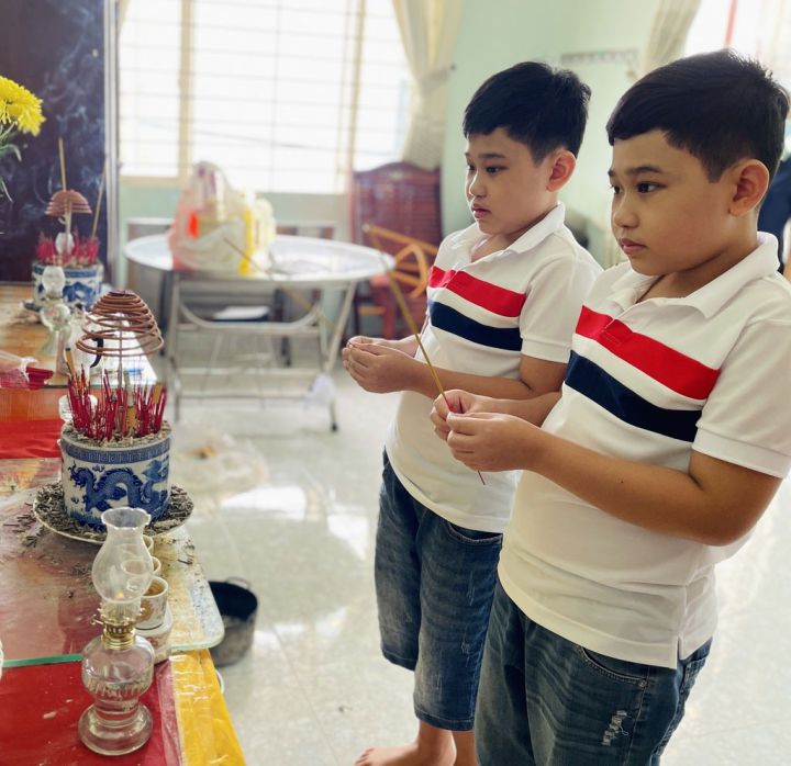 Nước mắt trẻ mồ côi tại TP.HCM