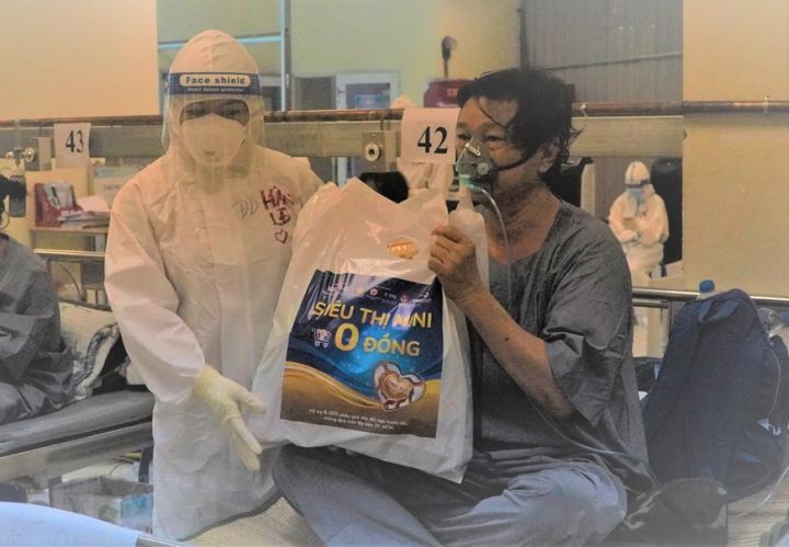 Tết Trung Thu ấm áp ở Bệnh viện Dã chiến thu dung và điều trị số 1