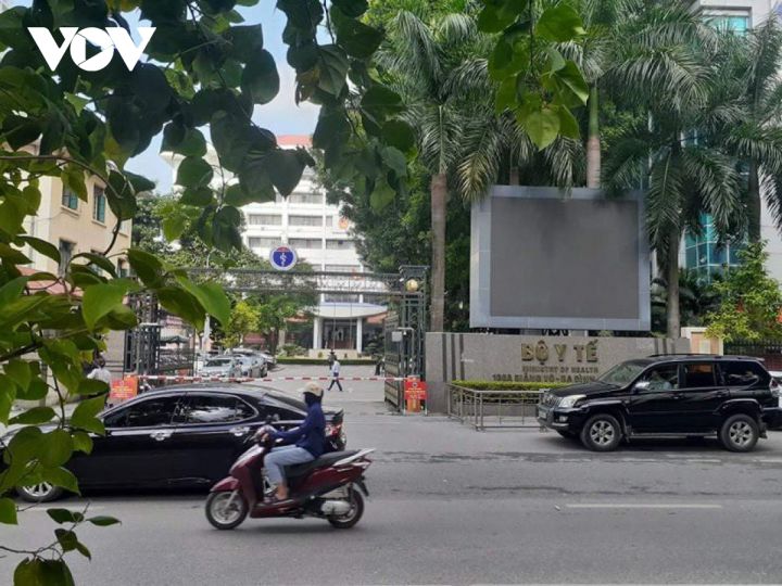 Khởi tố, khám xét nơi làm việc của Thứ trưởng Bộ Y tế Trương Quốc Cường