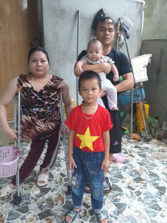 Đôi vợ chồng tật nguyền chật vật xây tổ ấm