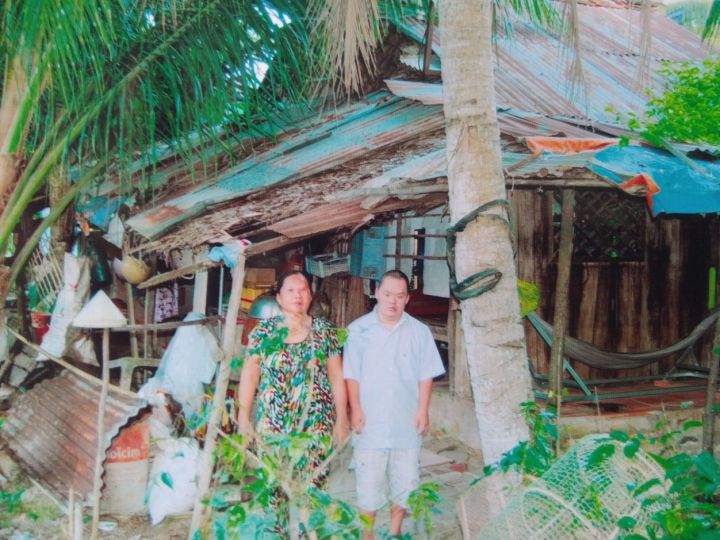 Mẹ con nạn nhân Bùi Văn Cảnh ngày càng nghèo khó