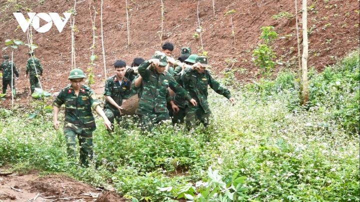 Huỷ nổ quả bom nặng 300kg phát hiện dưới chân cầu trên Quốc lộ 6