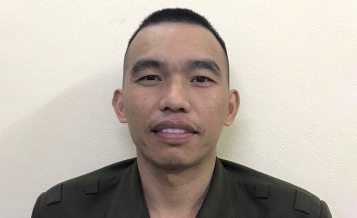 Tuần tra trên phố cổ, bắt đối tượng truy nã ngủ ở vườn hoa Tao Đàn