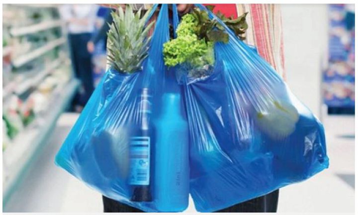Từ năm 2026, các siêu thị, TTTM cung cấp túi nylon dùng một lần cho khách sẽ bị xử phạt