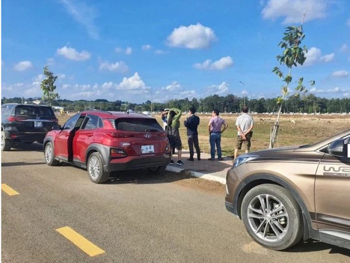 Giá bất động sản tăng tràn lan khắp nơi, “lãi ảo” nhưng “chôn” vốn thật