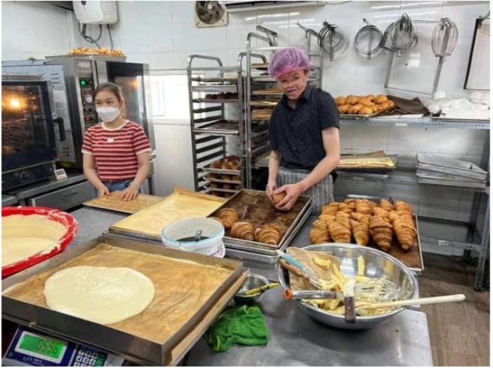 Bé trai 6 tháng rơi vào bếp lửa, tuổi thơ cô độc và bước ngoặt không ngờ cách đây 6 năm