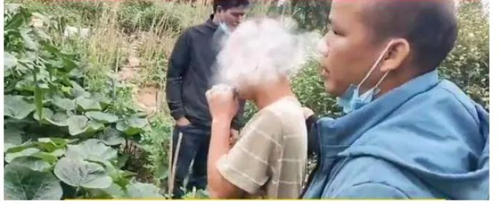 Người đàn ông sống trên núi 20 năm, dựng bạt làm nhà