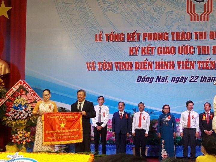 Tỉnh hội Đồng Nai nhận cờ đơn vị xuất sắc nhất năm 2021