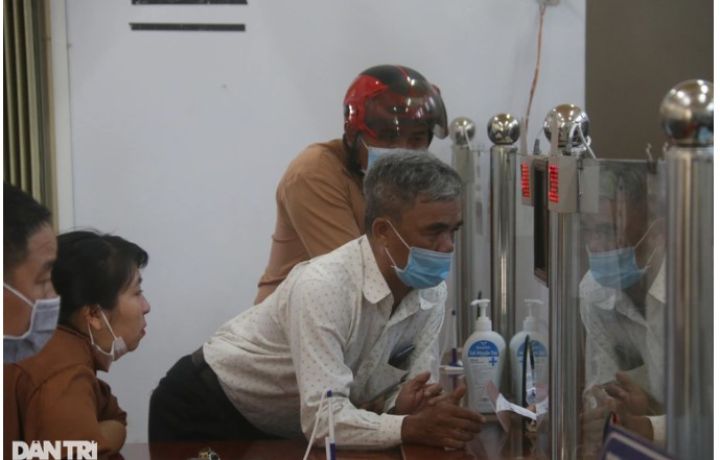 "Cò" bốc số làm thủ tục đất đai kiếm bộn tiền, số càng đẹp càng được giá