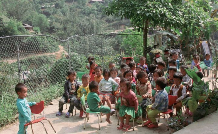 Chuyện 2 thầy giáo "gà trống nuôi trẻ vùng cao", dành tâm huyết nửa đời người gieo ước mơ nơi khoảng trời heo hút