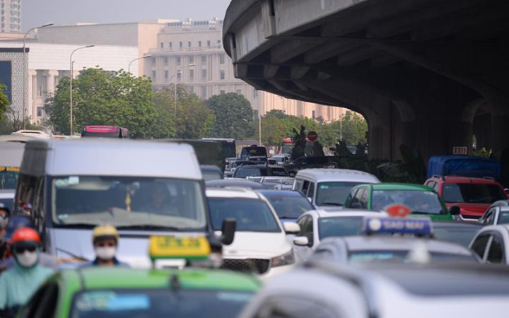 Hà Nội tắc đường nghiêm trọng từ sáng sớm