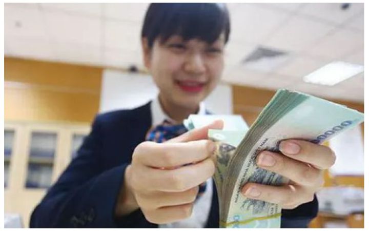 Các nhà băng “chơi lớn” thưởng đậm cho nhân viên dịp 30/4 - 1/5