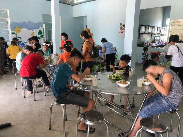 Đà Nẵng: Tặng quà cho nạn nhân chất độc da cam