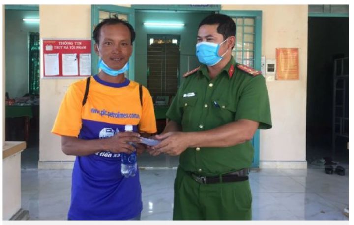 Bị trộm hết tiền, người đàn ông đi bộ hàng trăm km từ TP.HCM về quê và cái kết xúc động