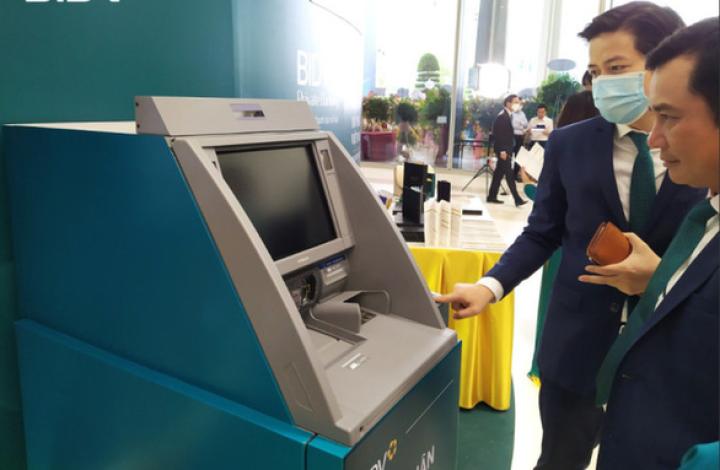 Rút tiền mặt tại máy ATM bằng căn cước công dân gắn chip chỉ trong vài giây