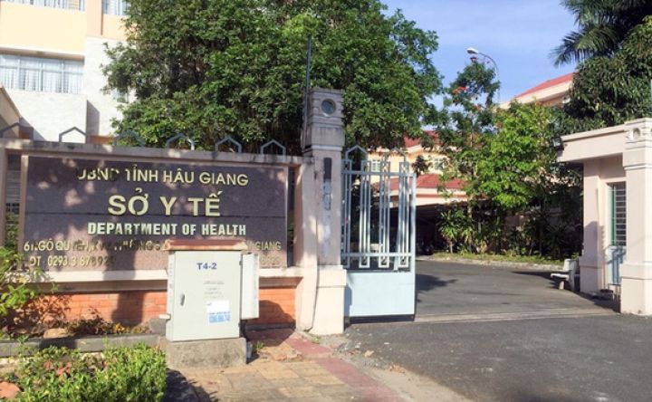 Giám đốc CDC Hậu Giang từng nộp lại túi quà chứa 450 triệu của Công ty Việt Á