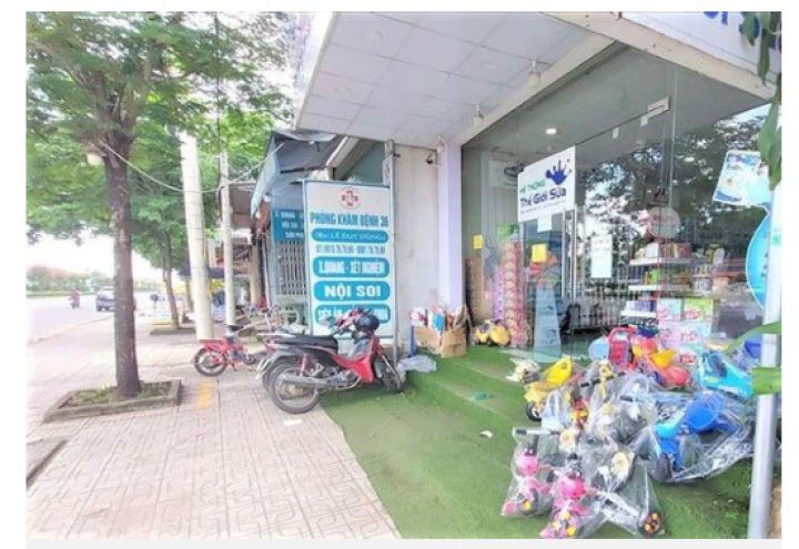 Để 300 triệu trong cốp xe máy, tạt vào mua sữa... 2 phút "bốc hơi"