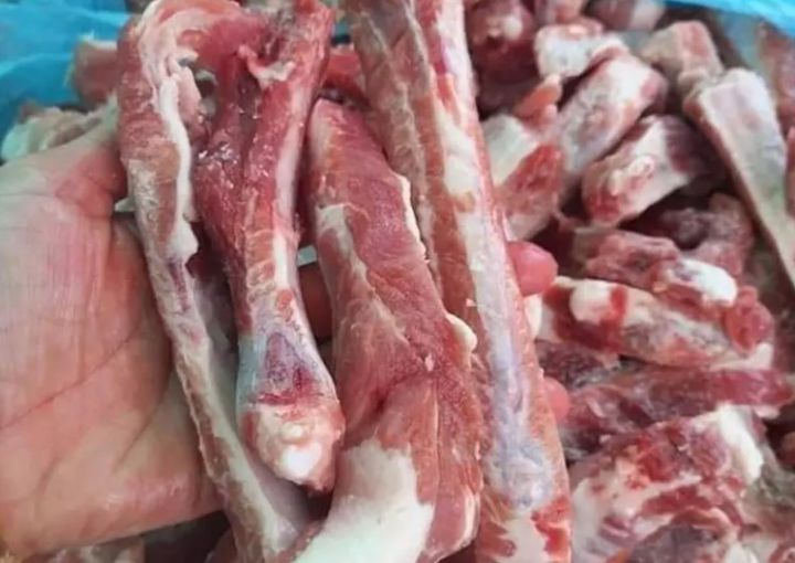Sườn que siêu rẻ, giá 35.000 đồng/kg tràn ngập thị trường