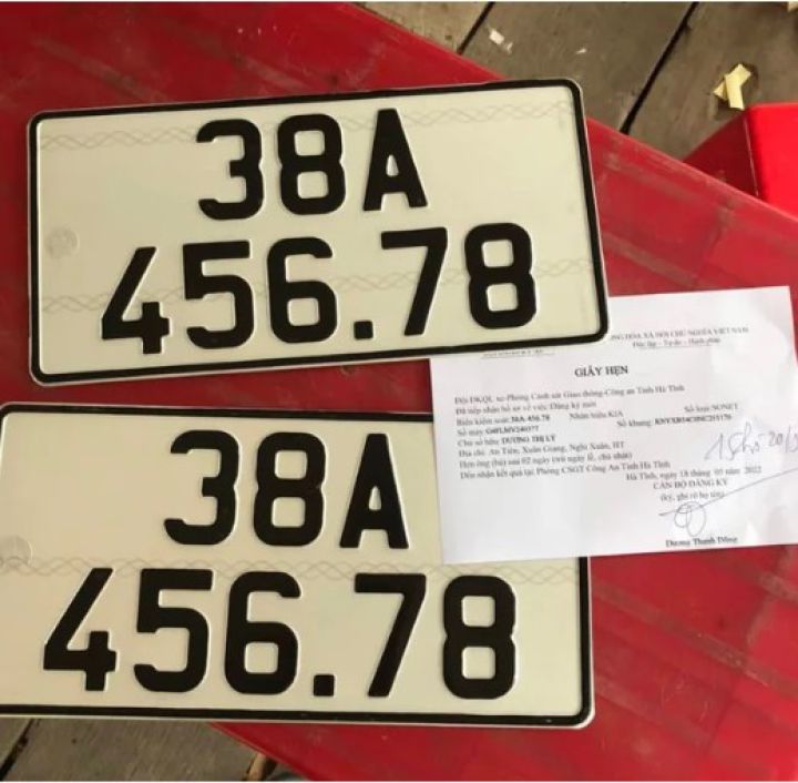 Người phụ nữ về hưu bốc được biển "siêu vip", nhiều người trả giá gấp 3 vẫn không mua được