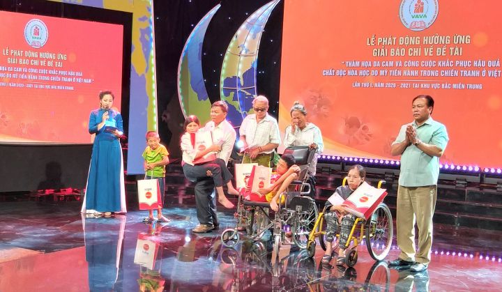 Để hướng về những số phận kém may mắn