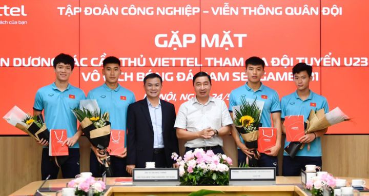 Tuyên dương 4 cầu thủ ''áo lính'' đoạt Huy chương vàng cùng đội tuyển bóng đá nam