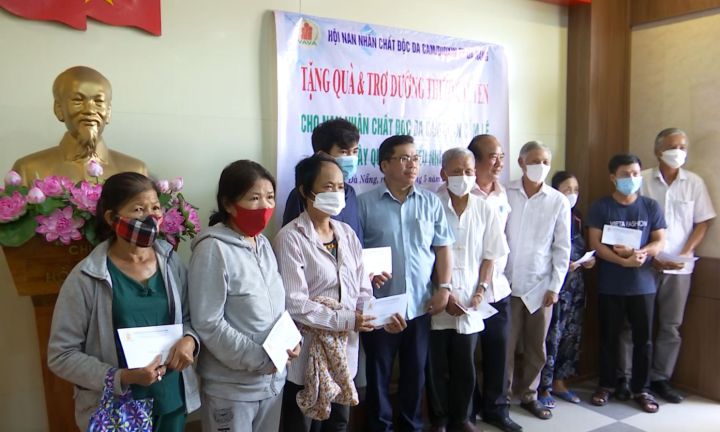 Đà Nẵng: Trao tặng 410 suất quà cho nạn nhân chất độc da cam/dioxin