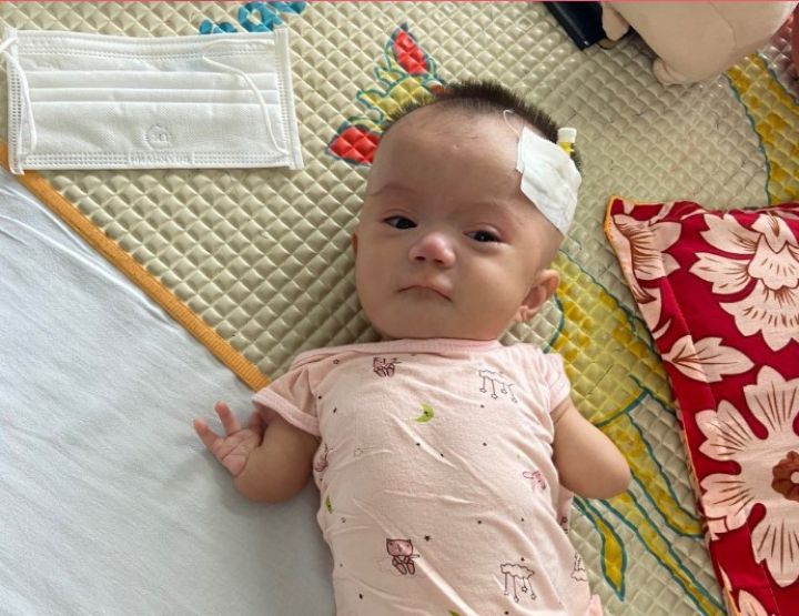 Đẫm nước mắt bức thư của người mẹ bất hạnh gửi con gái sinh ra không có tay chân: 