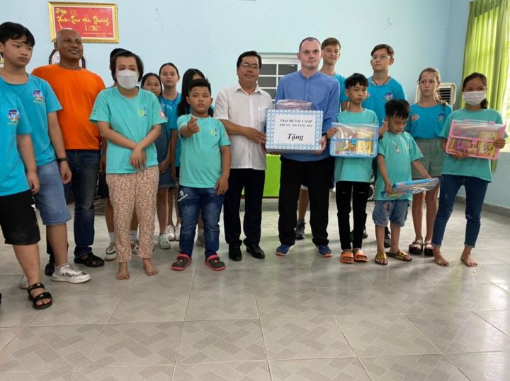 Trại hè Quốc tế VIC Camp 2022 thăm nạn nhân chất độc da cam thành phố Đà Nẵng