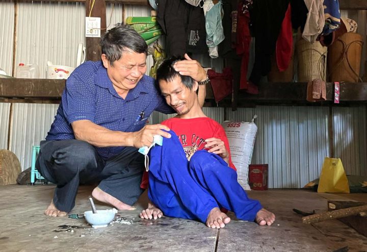 Hội huyện Kbang nâng đỡ những mảnh đời da cam