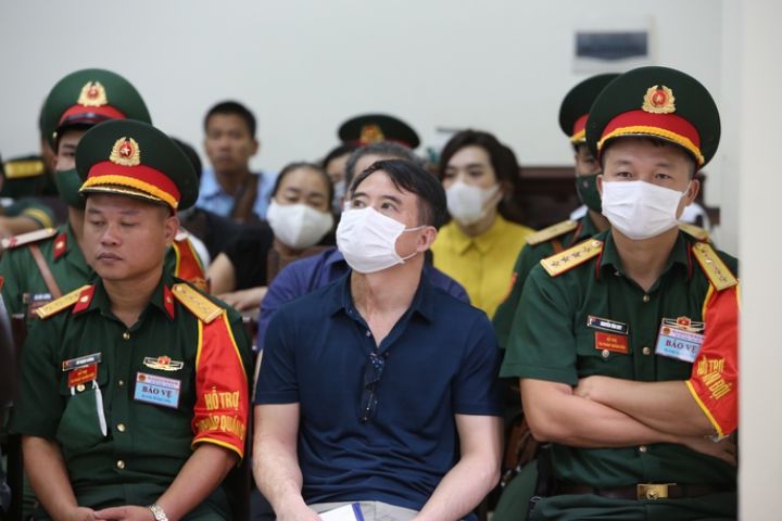 Đề nghị chung thân cựu đại tá biên phòng 'bảo kê' đường dây buôn lậu 198 triệu lít xăng dầu