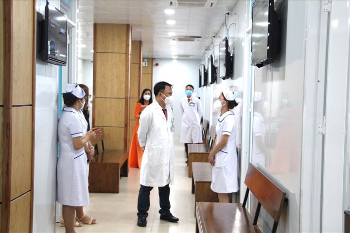 Bác sĩ bỏ bệnh viện công sang tư nhân nhận lương cao 'ngất ngưởng'