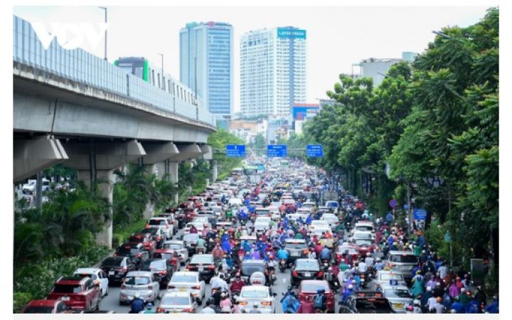 Vì sao Sở GTVT Hà Nội vẫn chưa thể tách riêng làn ô tô trên đường Nguyễn Trãi?