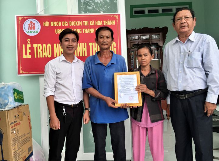 Hội thị xã Hòa Thành trao Nhà tình nghĩa cho gia đình hội viên