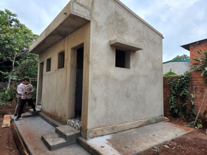 Lập đoàn kiểm tra việc xây hàng loạt nhà vệ sinh 200 triệu đồng/căn