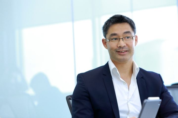 Phó Thủ tướng trẻ nhất của nước Đức, luôn hướng con cái nhớ về nguồn cội