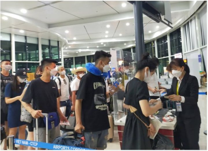 Tạm dừng triển khai dịch vụ ưu tiên làm thủ tục hàng không tại sân bay