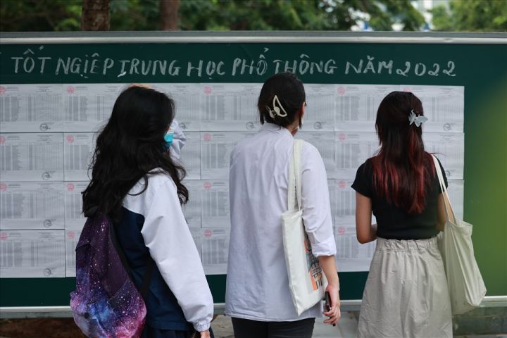 Hoang mang trước yêu cầu đăng ký NV1 nếu không sẽ huỷ trúng tuyển sớm