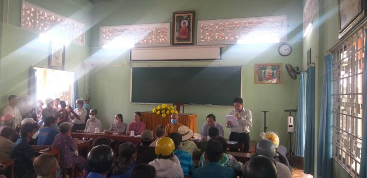 Tỉnh hội Vĩnh Long tặng quà cho nạn nhân chất độc da cam và người khuyết tật