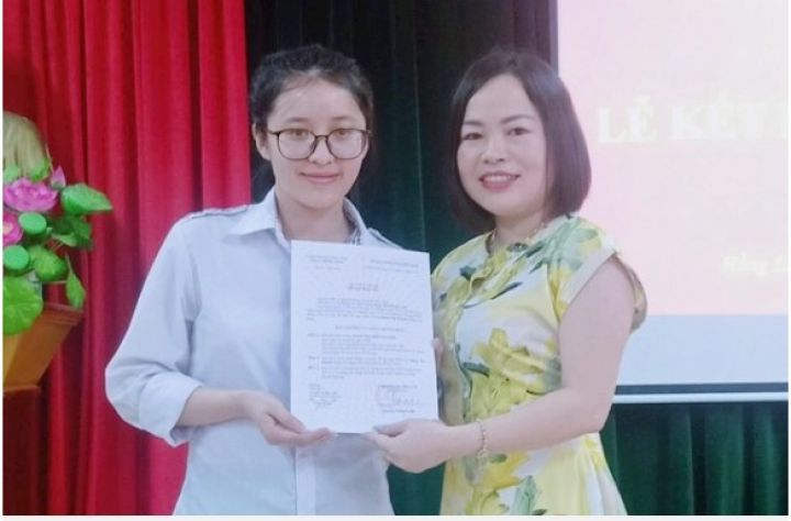 Nữ Đảng viên trẻ Hà Tĩnh trở thành thủ khoa toàn quốc khối D01: 