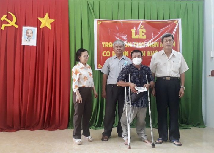 Huyện Gò Dầu trao vốn không lãi suất, hỗ trợ nạn nhân chất độc da cam