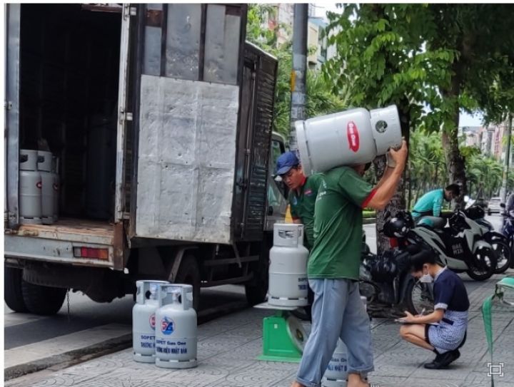 Nhân chứng hãi hùng kể lại vụ nổ súng cướp tiệm vàng tại chợ Đông Ba