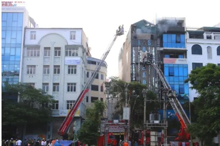 Tiếc thương 3 cảnh sát PCCC hy sinh trong vụ cháy quán karaoke ở Hà Nội: Những anh hùng không cần áo choàng giữa thời bình