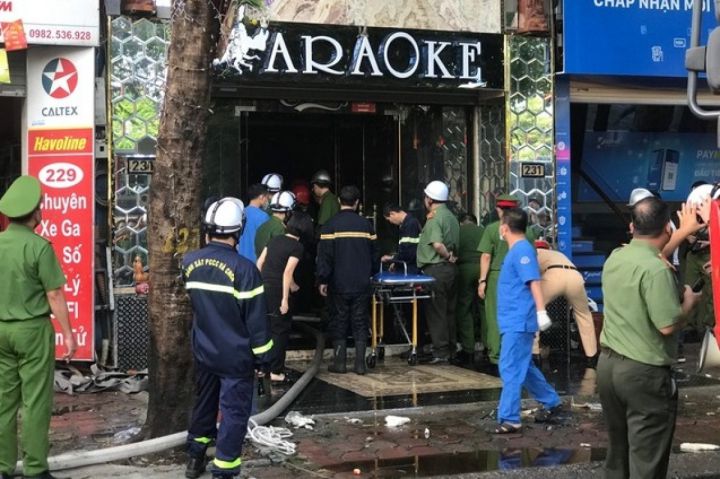 Thăng quân hàm với 3 cán bộ, chiến sĩ dũng cảm hy sinh khi chữa cháy