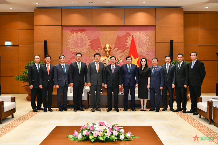 Chủ tịch Quốc hội tiếp Chủ tịch Ủy ban Chiến lược toàn cầu Hana