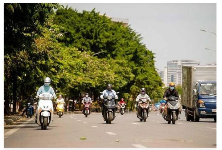 Miền Bắc nắng nóng trước khi đón mưa dông, miền Nam mưa dài ngày