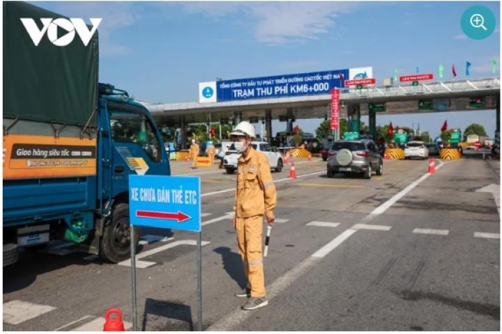 Vì sao xe dán thẻ ETC, có tiền nhưng không qua được trạm?