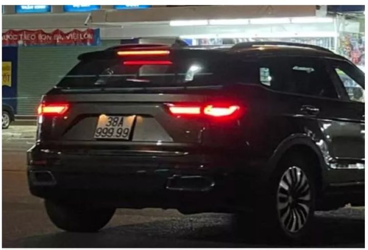 Xe biển giả ngũ quý 9 ngang nhiên đi trên phố Hà Tĩnh