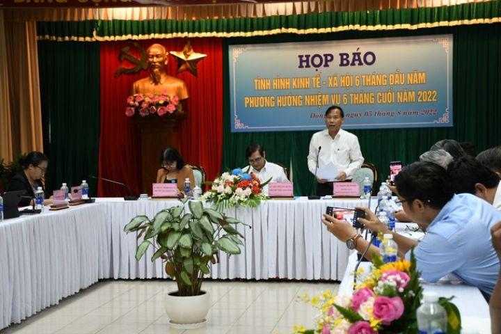 Vụ 2 phó giám đốc sở là vợ chồng cùng xin nghỉ việc: GĐ sở Nội vụ Đồng Nai nói gì?