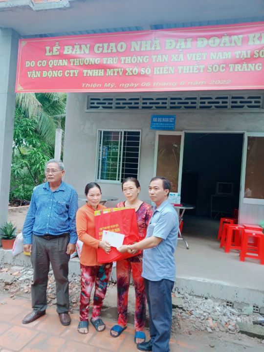 Tỉnh hội Sóc Trăng trao nhà Đại đoàn kết cho gia đình bà Mỹ Vân